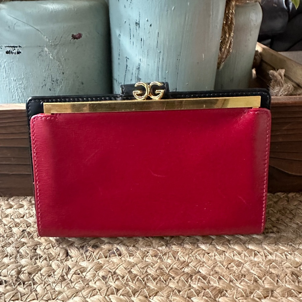 Gucci Two Tone bifold Wallet with Kiss lock change side